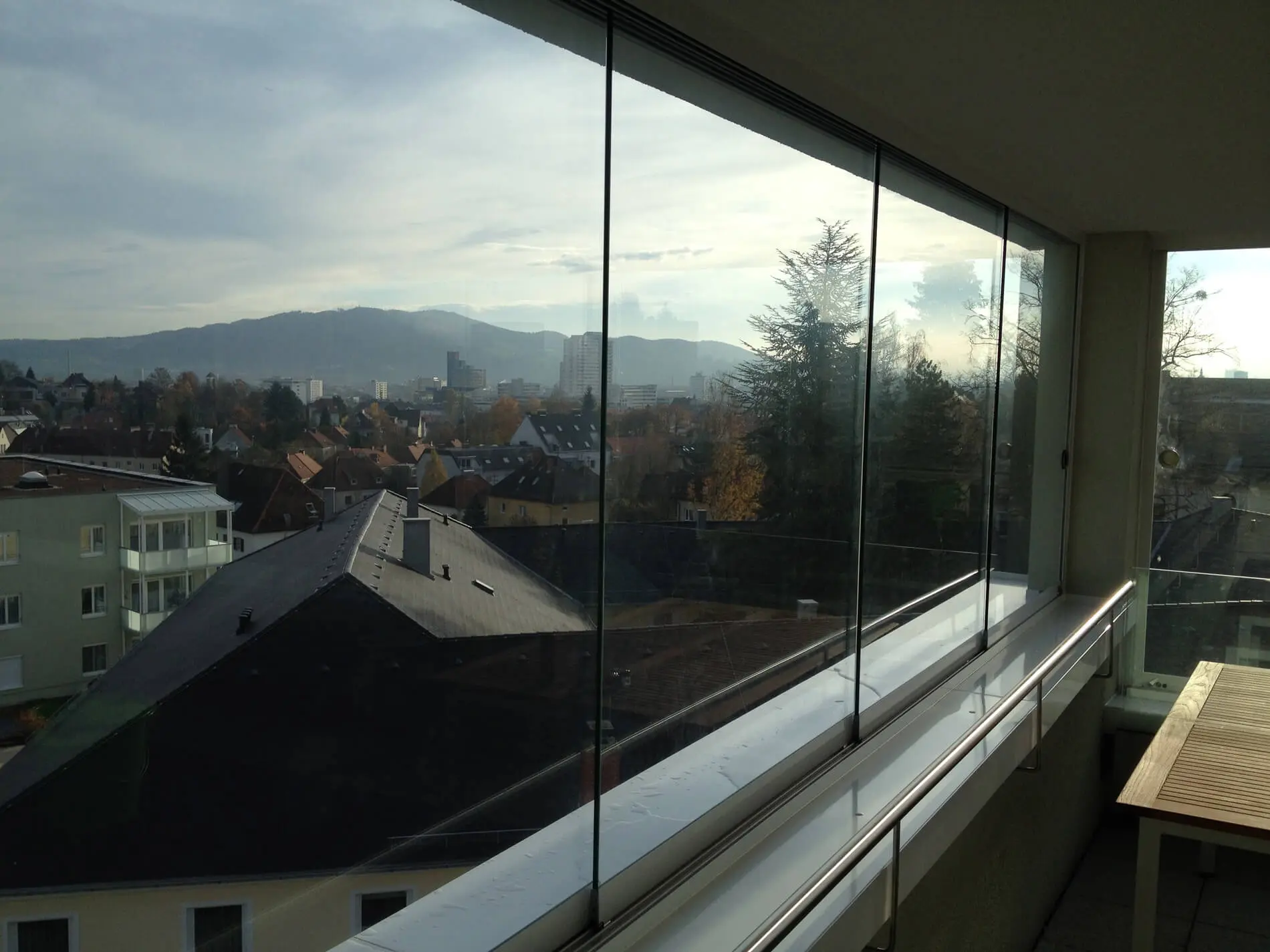Rahmenlose Schiebefenster für Balkon / ungetrübte Blicke ins Freie